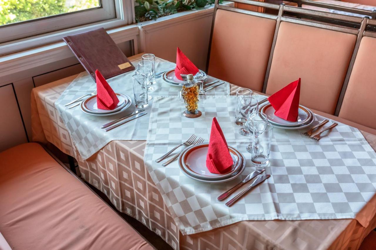 Apartments Pod Lozom With Seaview Petrovac Ngoại thất bức ảnh