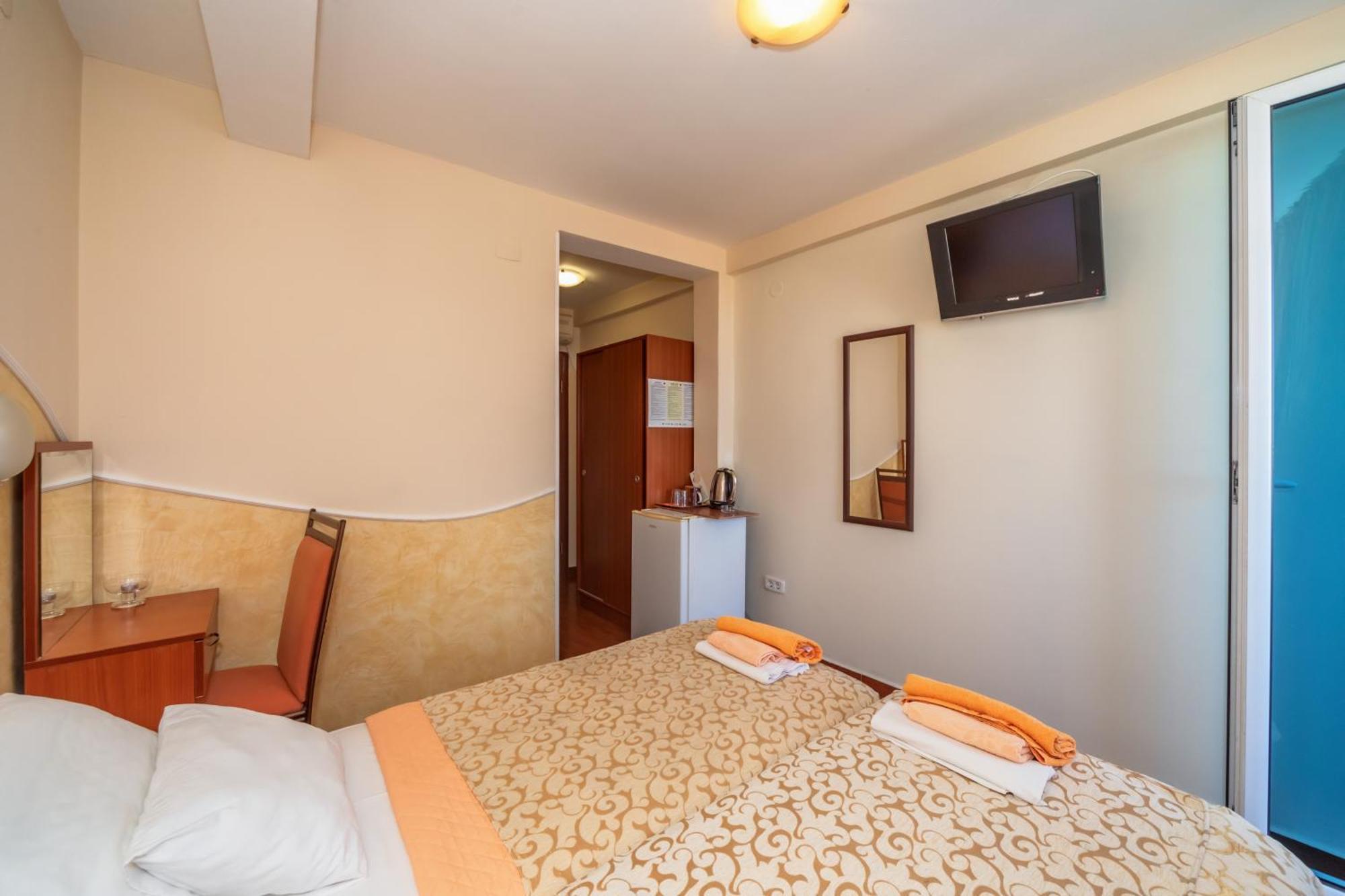 Apartments Pod Lozom With Seaview Petrovac Ngoại thất bức ảnh