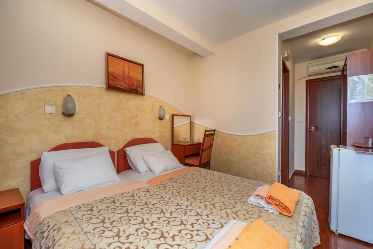 Apartments Pod Lozom With Seaview Petrovac Phòng bức ảnh