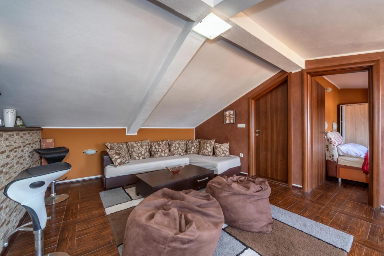 Apartments Pod Lozom With Seaview Petrovac Phòng bức ảnh