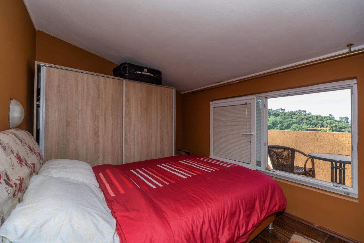 Apartments Pod Lozom With Seaview Petrovac Phòng bức ảnh