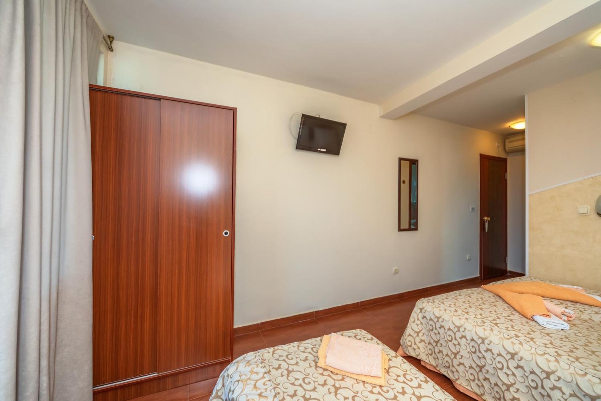 Apartments Pod Lozom With Seaview Petrovac Phòng bức ảnh