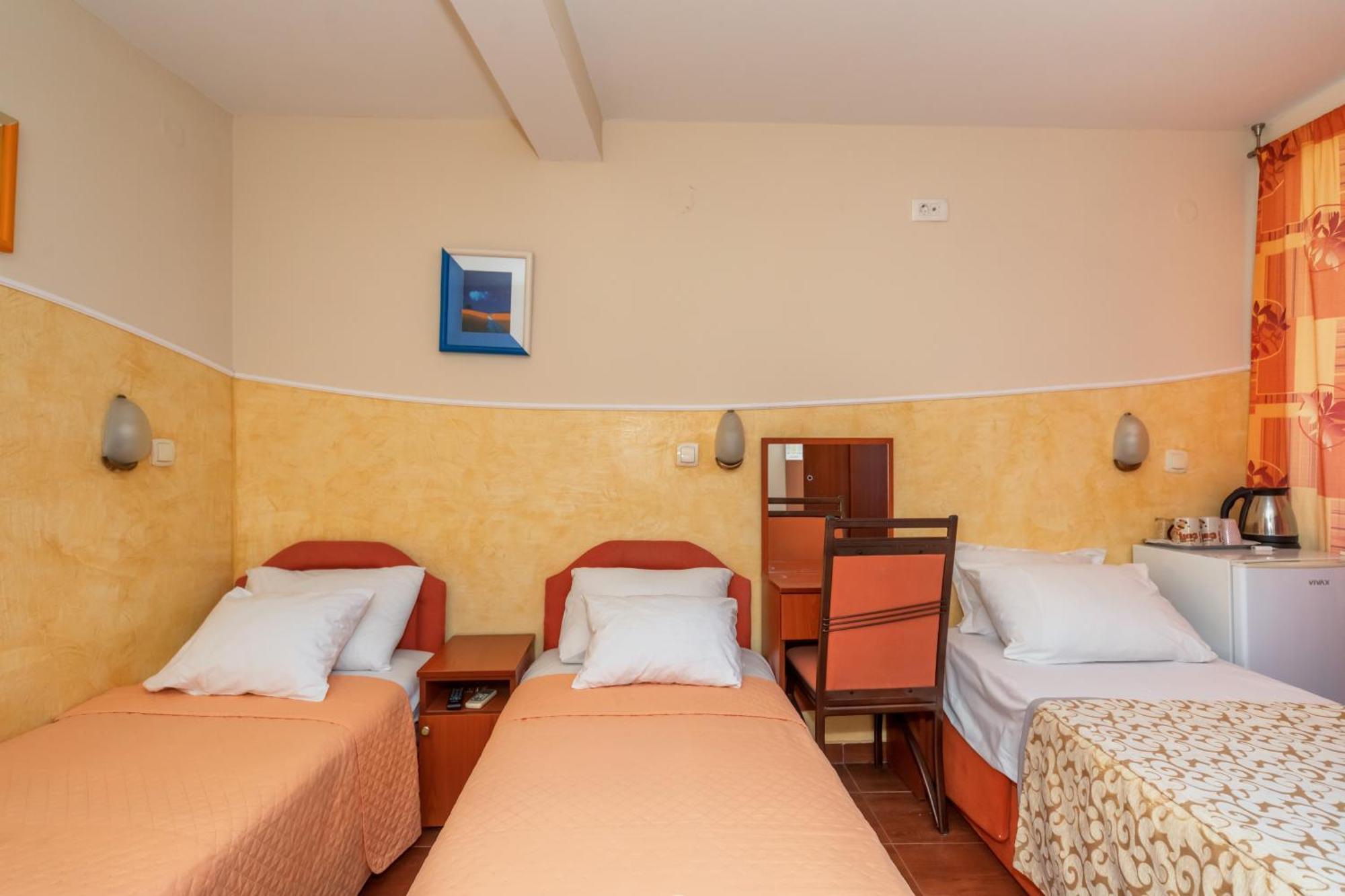 Apartments Pod Lozom With Seaview Petrovac Phòng bức ảnh
