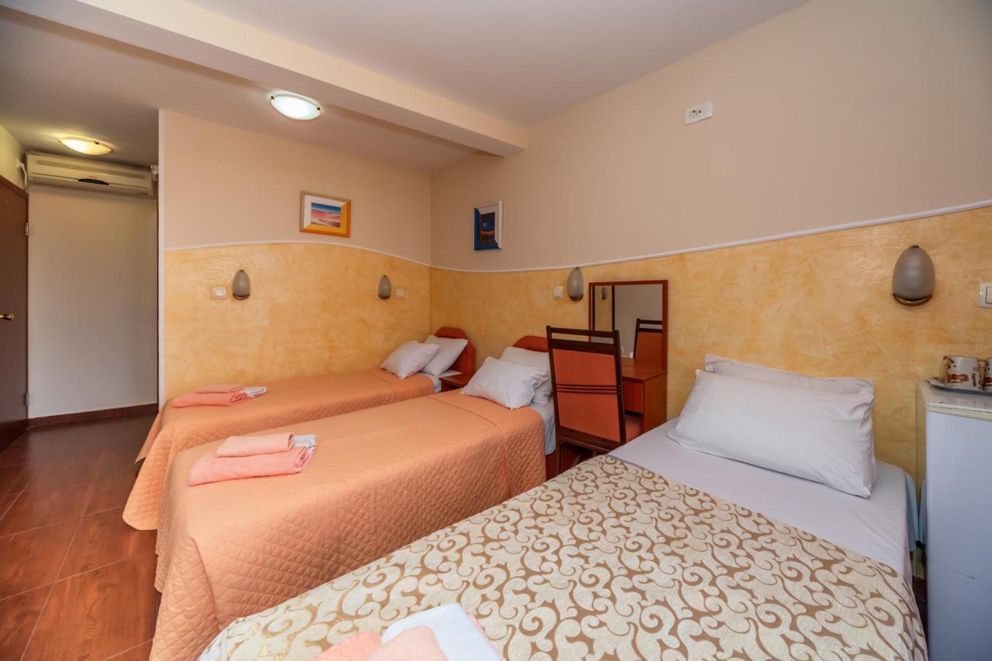 Apartments Pod Lozom With Seaview Petrovac Phòng bức ảnh