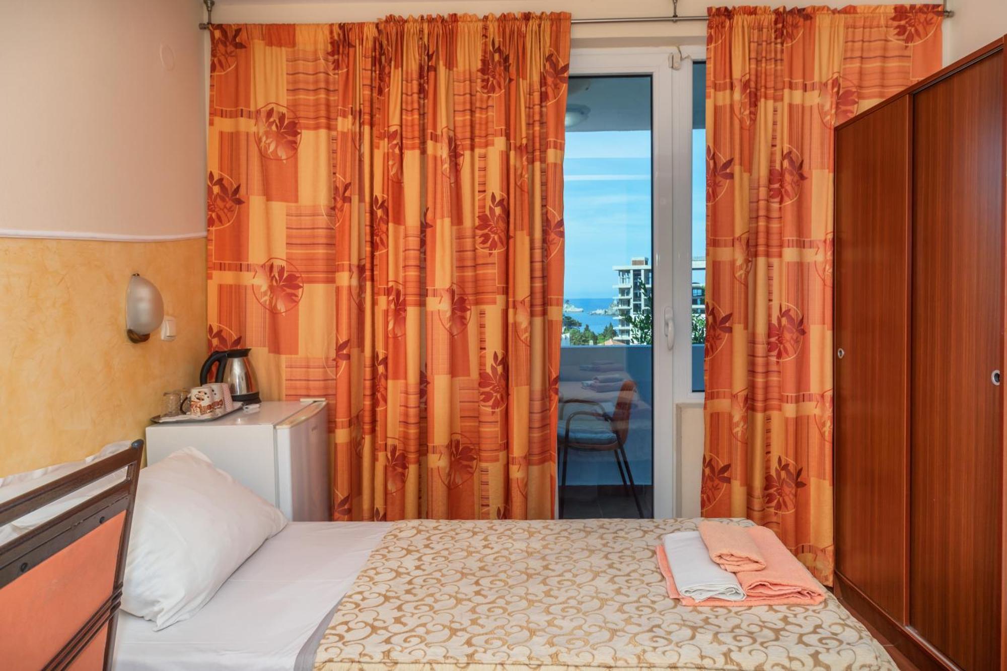 Apartments Pod Lozom With Seaview Petrovac Phòng bức ảnh