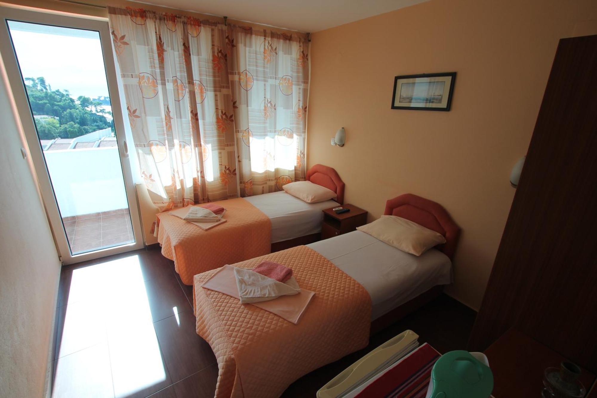 Apartments Pod Lozom With Seaview Petrovac Phòng bức ảnh