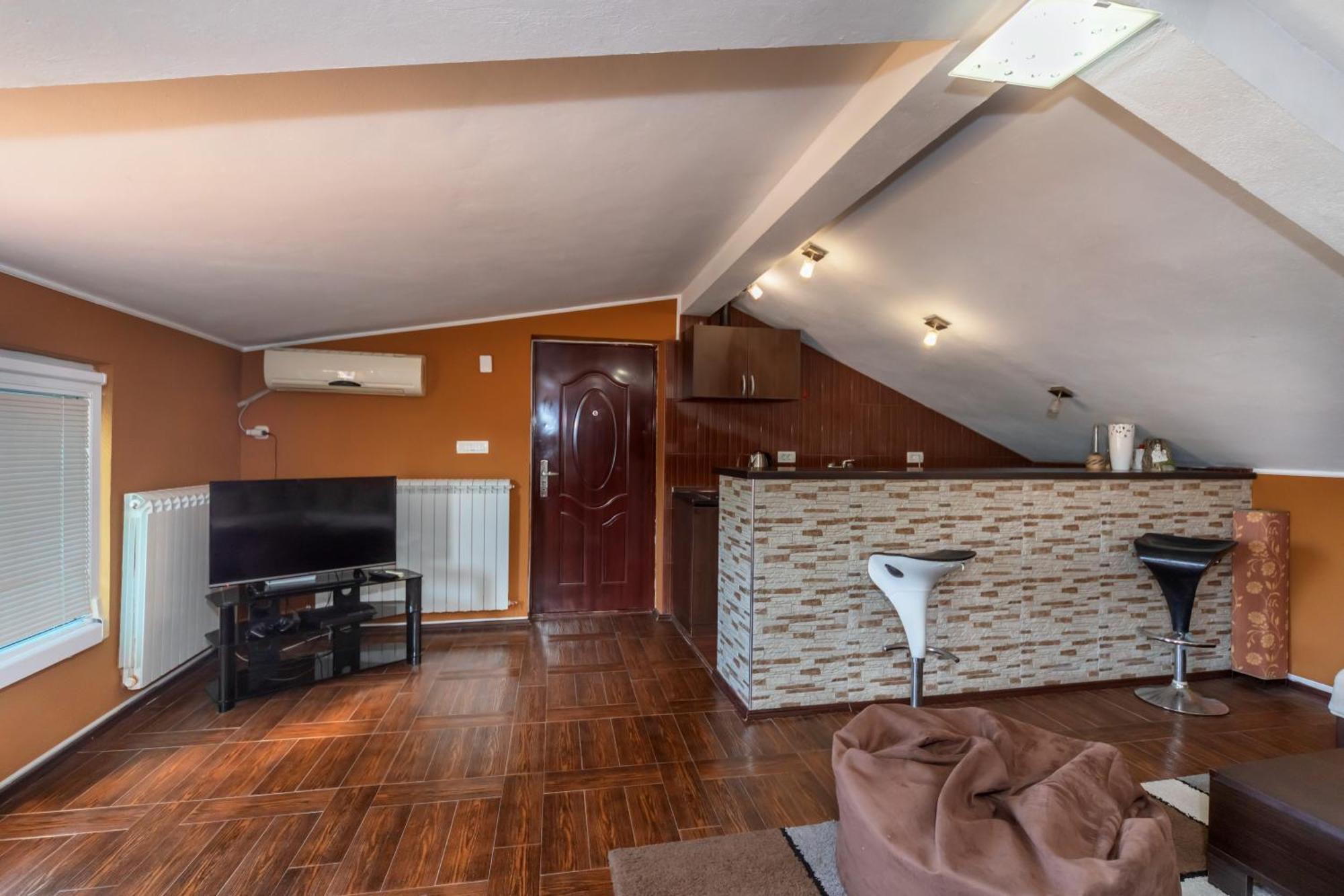 Apartments Pod Lozom With Seaview Petrovac Phòng bức ảnh