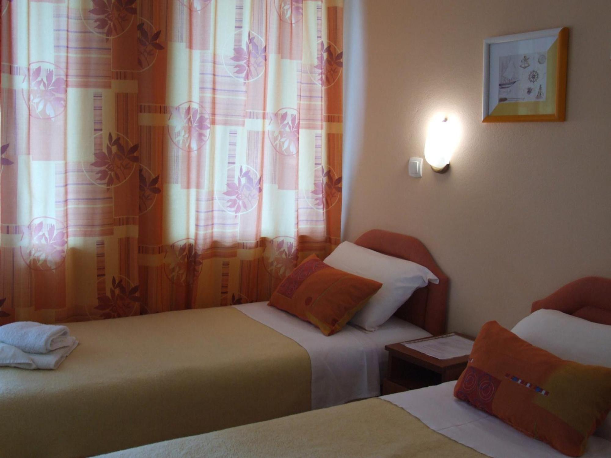Apartments Pod Lozom With Seaview Petrovac Phòng bức ảnh